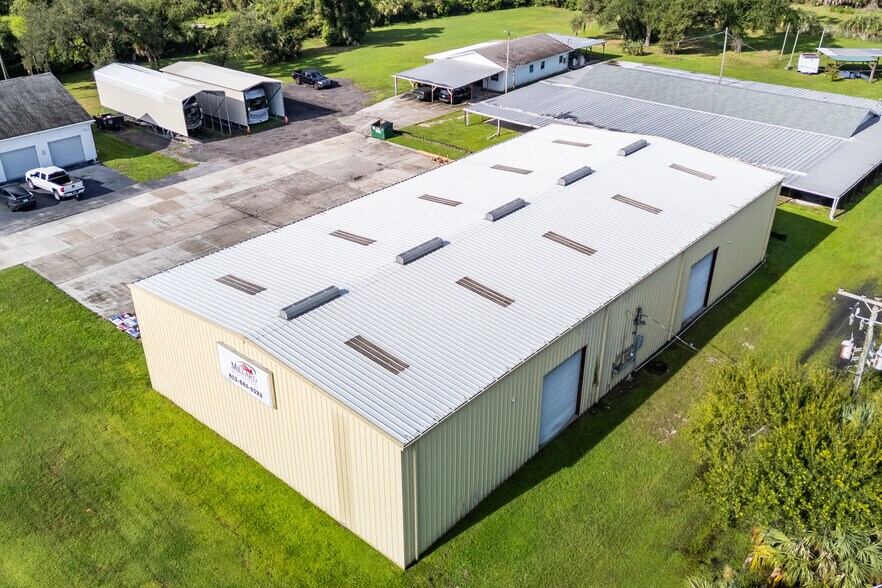 More Photos Of 6901 S 78th St, Riverview Warehouse For Lease