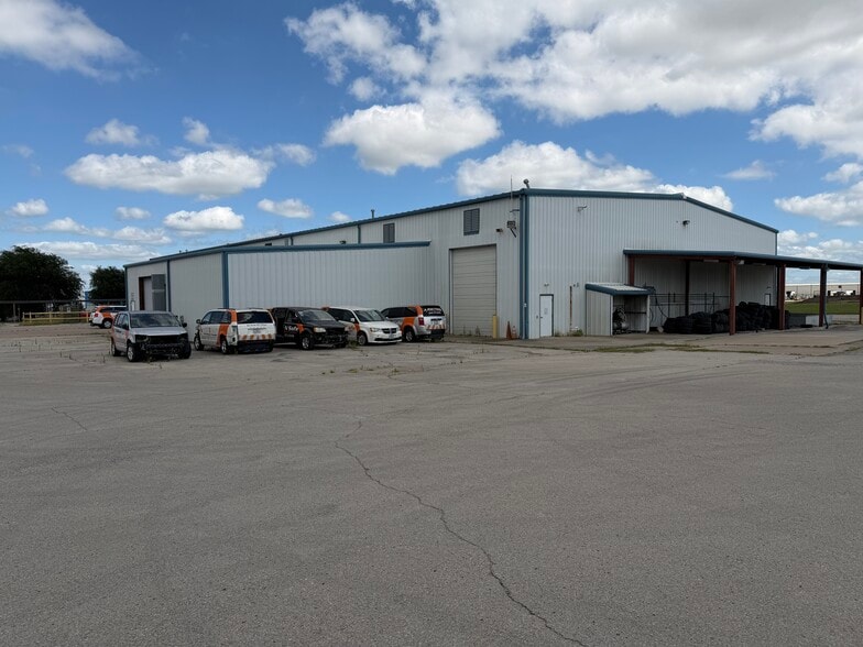 More Photos Of 3701 Windmill Rd, Cleburne Manufacturing For Lease