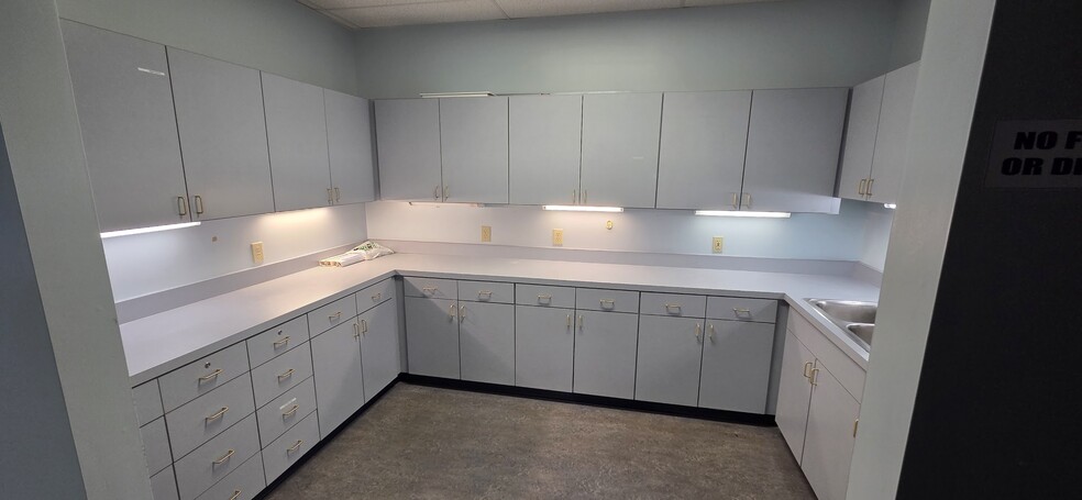 More Photos Of 1475-1495 W Main St, Tipp City Medical For Lease