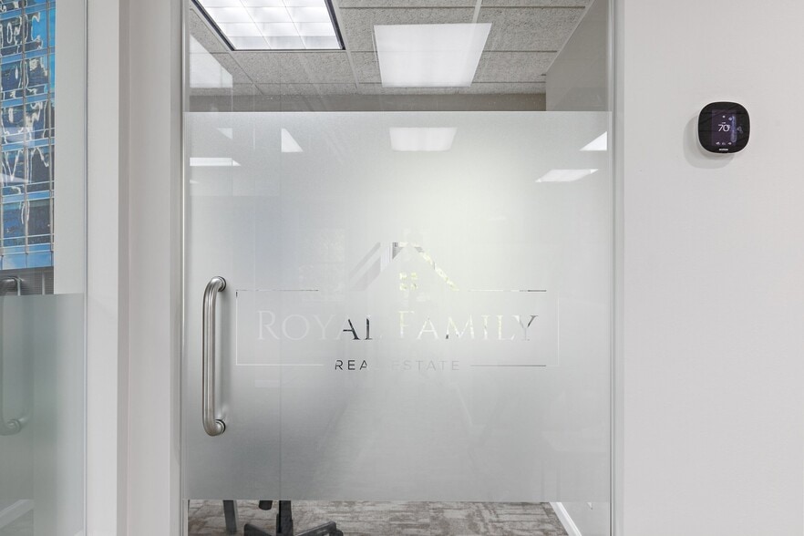 More Photos Of 1015-1025 W Wise Rd, Schaumburg Office For Sale