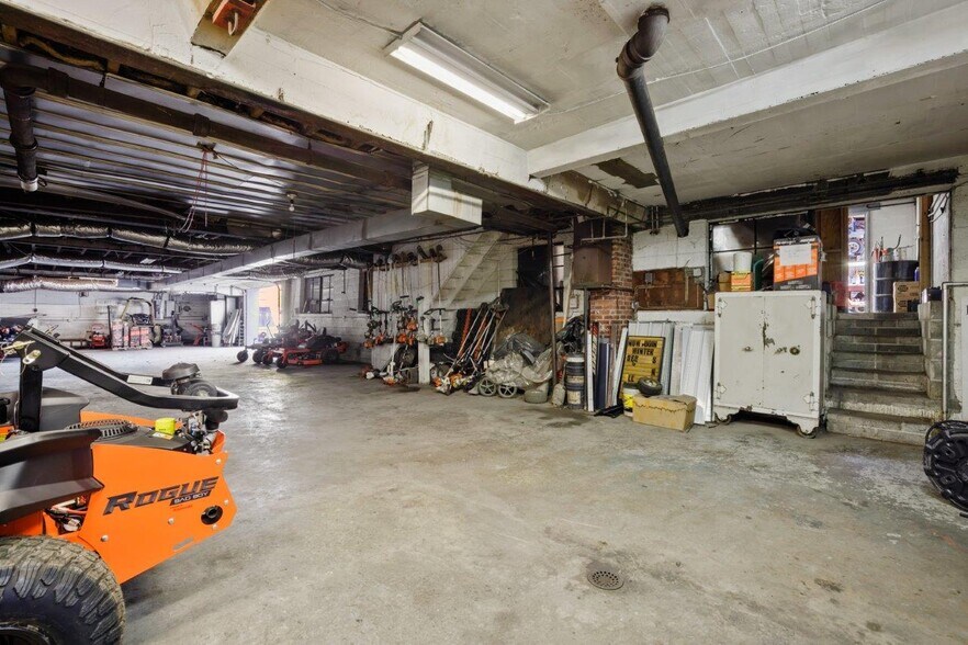 More Photos Of 9800 S Congress St, New Market Auto Repair For Sale