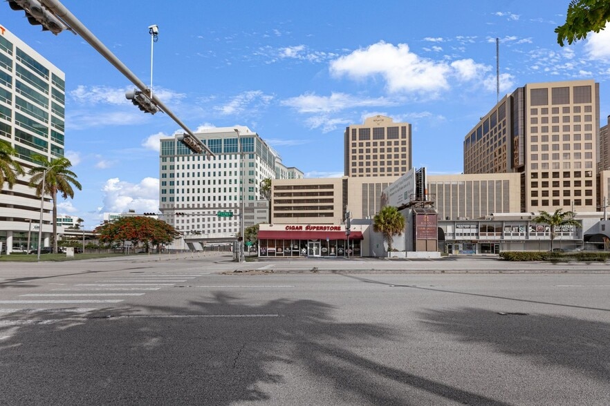 More Photos Of 9308 S Dixie Hwy, Miami Freestanding For Lease