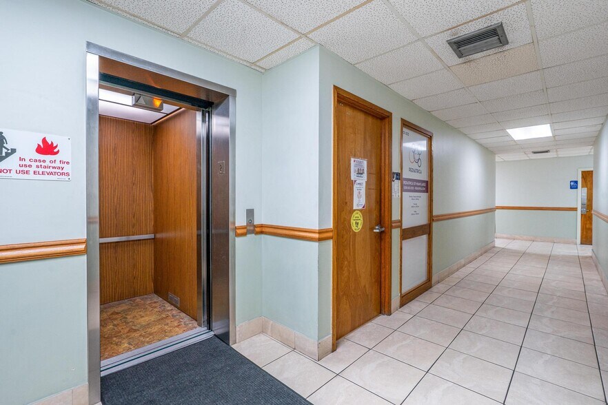 More Photos Of 7480 Fairway Dr, Miami Lakes Medical For Lease