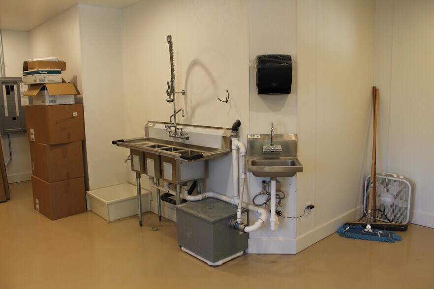 More Photos Of 7404 Lamar Ave S, Cottage Grove General Retail For Sale