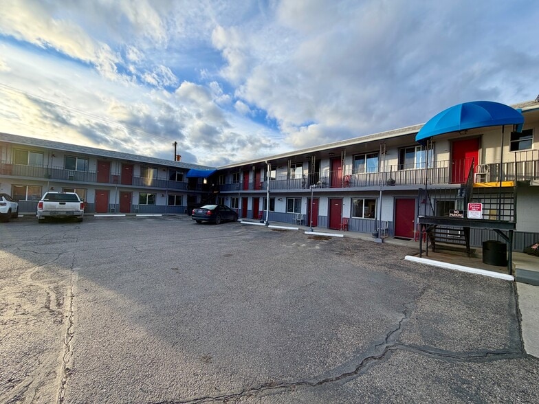 More Photos Of 210 N Main St, Deer Lodge Hotel For Sale