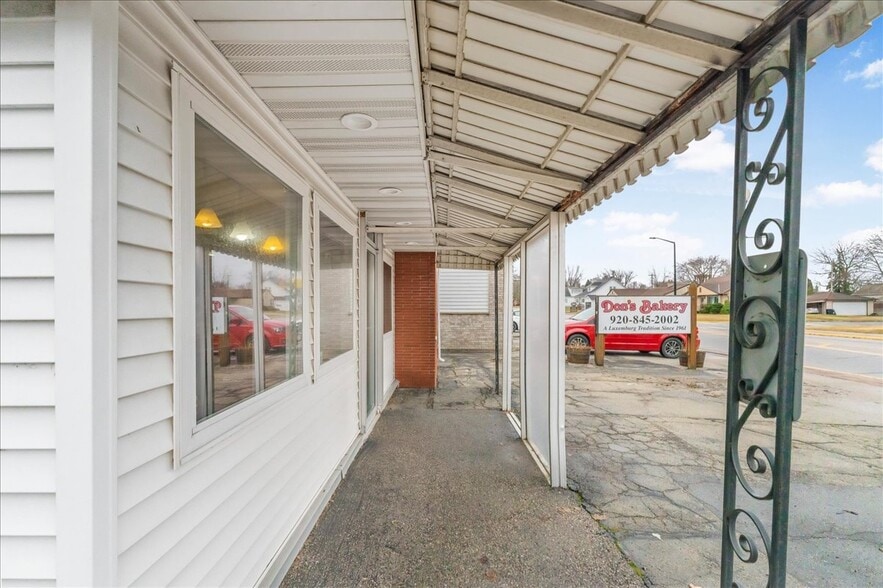 More Photos Of 118 Main St, Luxemburg Specialty For Sale