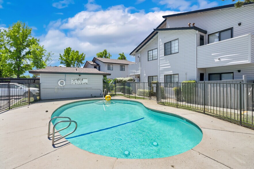 More Photos Of 2626 Marigold Ln, Sacramento Apartments For Sale