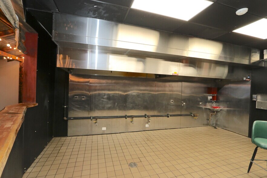 More Photos Of 1215 N Milwaukee Ave, Chicago Storefront For Lease
