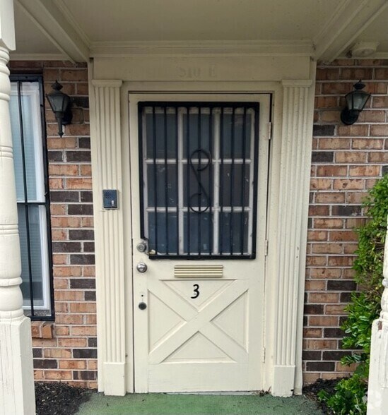 More Photos Of 510 S Sycamore St, Petersburg Medical For Lease