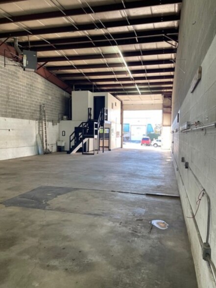 More Photos Of 19203-19215 85th Ct, Mokena Warehouse For Lease