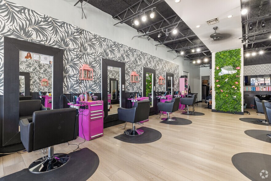 More Photos Of 3313 NE 32nd St, Fort Lauderdale General Retail For Sale