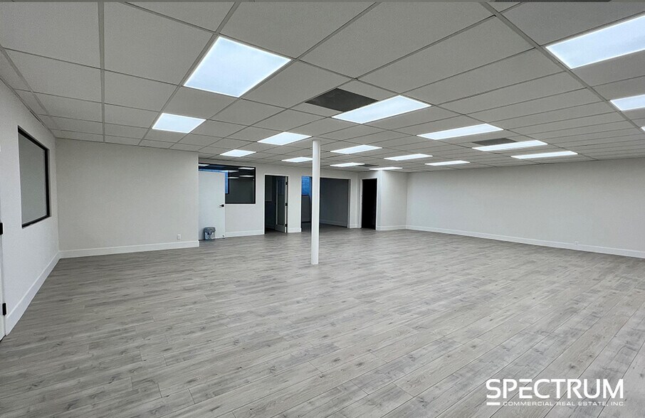More Photos Of 23012 Ventura Blvd, Woodland Hills Loft Creative Space For Sale