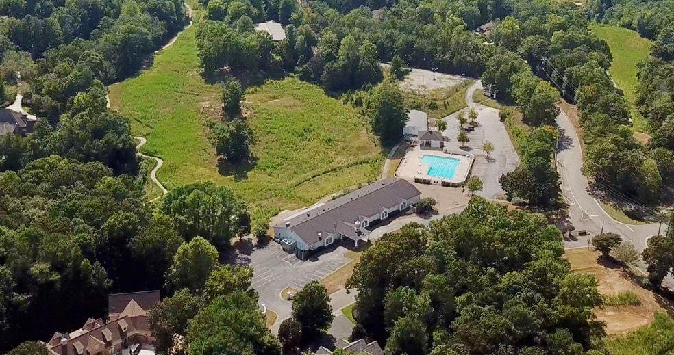More Photos Of 400 Saint Annes Dr, Birmingham Sports And Entertainment For Sale