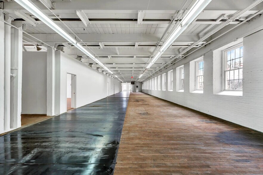 More Photos Of 302 N Water St, Newburgh Specialty For Lease