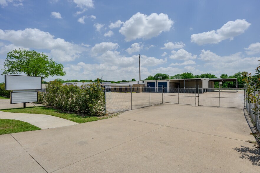 More Photos Of 1809 John McCain Rd, Colleyville Service For Sale