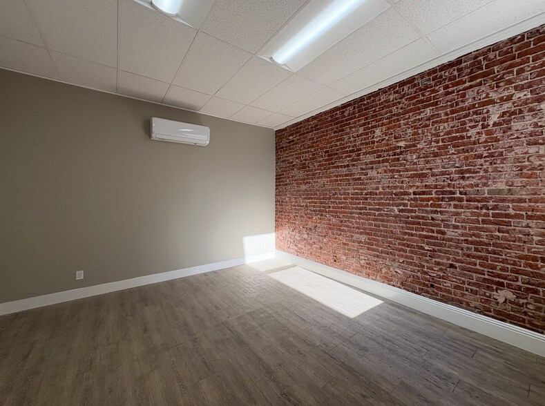 More Photos Of 138-142 S K St, Tulare Storefront Retail Office For Lease