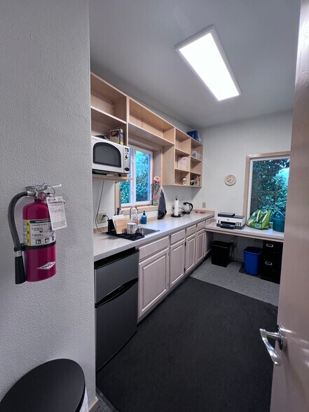 More Photos Of 7010 35th Ave NE, Seattle Office Residential For Lease