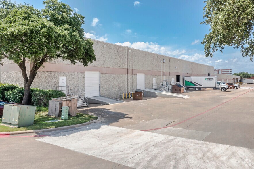 More Photos Of 675 N Glenville Dr, Richardson Distribution For Lease