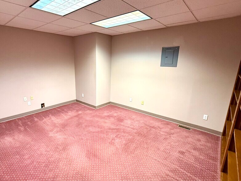 More Photos Of 108 S Main St, Madisonville Office Residential For Sale
