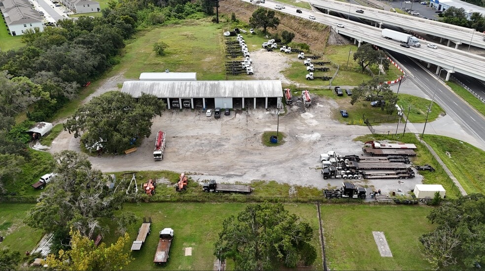 More Photos Of 9879 US Highway 301 N, Tampa Warehouse For Lease