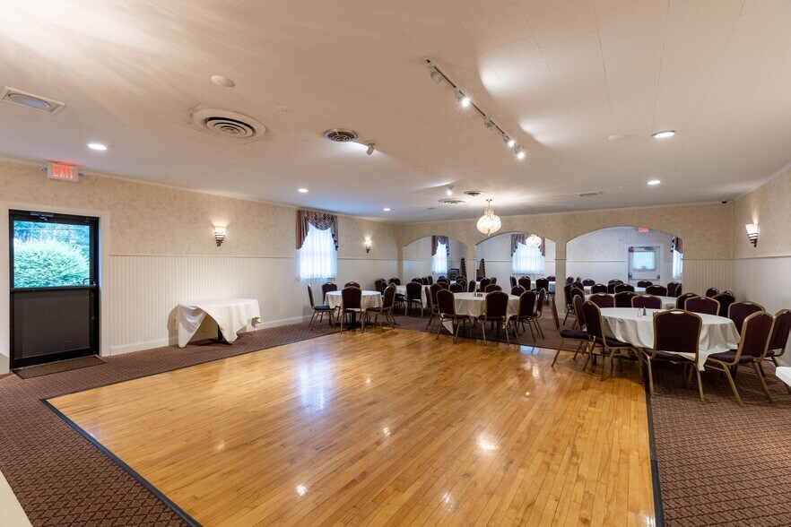 More Photos Of 1428 Center St, Ludlow Restaurant For Sale