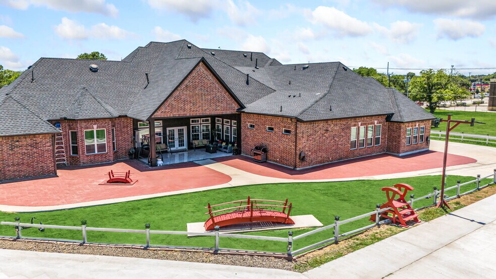 More Photos Of 703 E Oates Rd, Garland Unknown For Lease