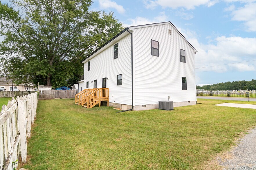 More Photos Of 105 E Adams St, Georgetown Apartments For Sale