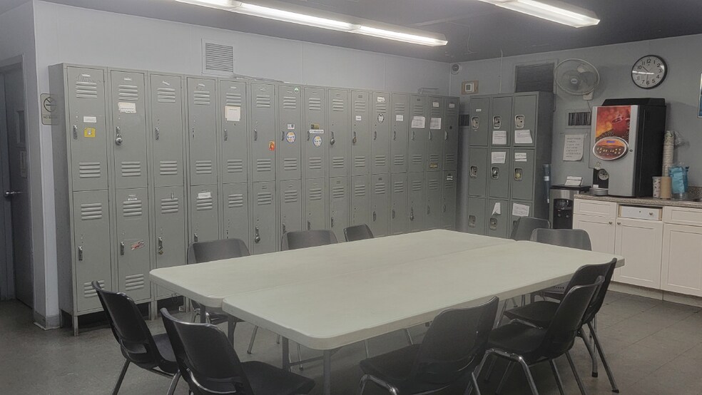 More Photos Of 253-257 Meserole St, Brooklyn Warehouse For Sale