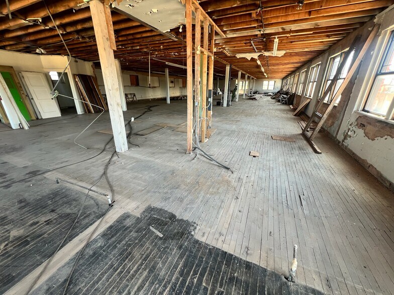 More Photos Of 1305 S 1st St, Abilene General Retail For Sale