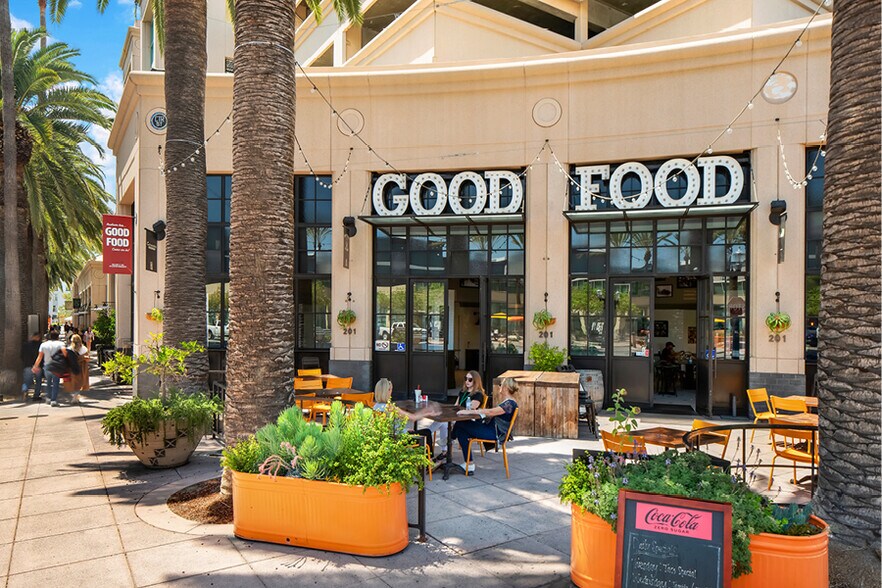 More Photos Of 131-195 W Center Street Promenade, Anaheim Unknown For Lease