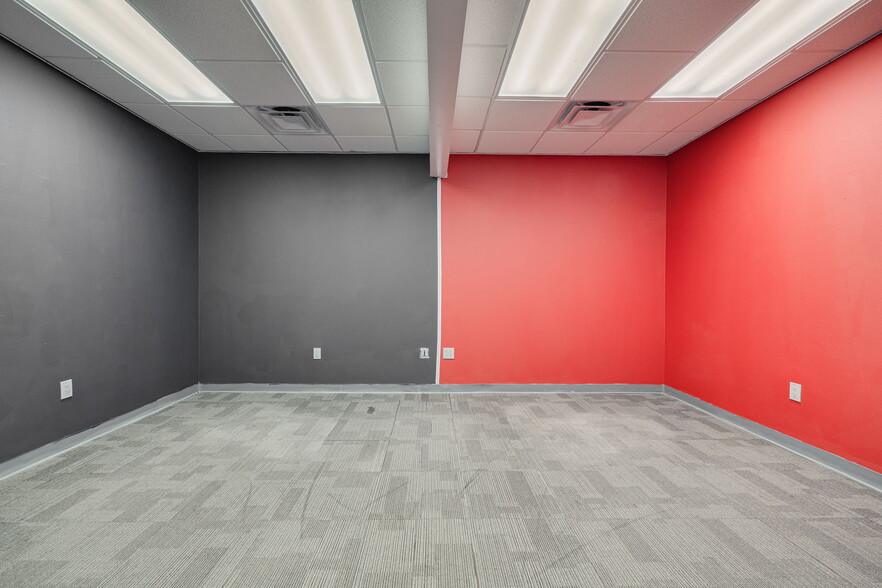 More Photos Of 440 Roberts Rd, Oldsmar Warehouse For Lease