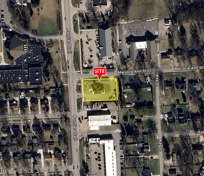 More Photos Of 22990 Pontiac Trl, South Lyon Bank For Sale