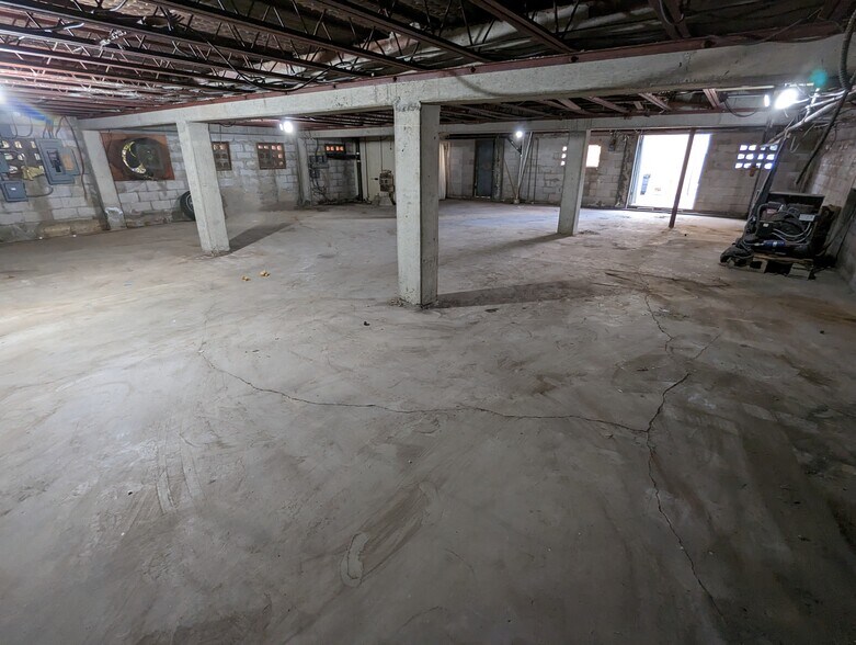 More Photos Of 1638 10th Ave, Honolulu Storefront Retail Office For Sale