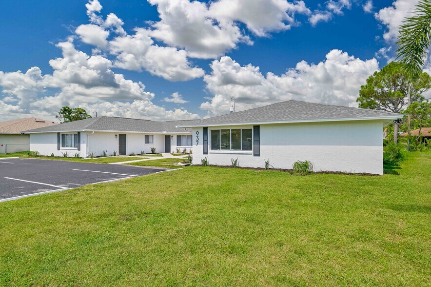 Primary Photo Of 937 SE 23rd Pl, Cape Coral Apartments For Sale