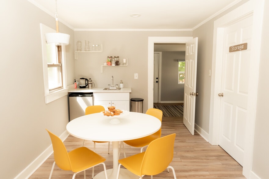 More Photos Of 185 Church St, Concord Freestanding For Lease