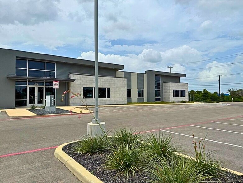 More Photos Of 4318 De Zavala Rd, San Antonio Medical For Sale