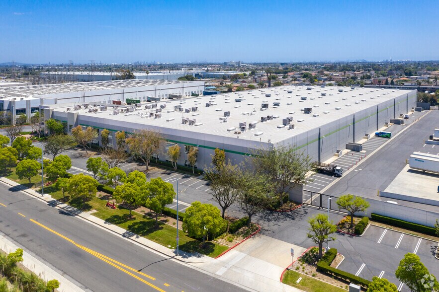 More Photos Of 1580 Francisco St, Torrance Distribution For Lease