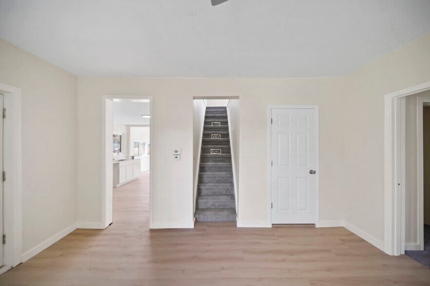More Photos Of 15379 Howard Rd, Hanover Flex For Sale