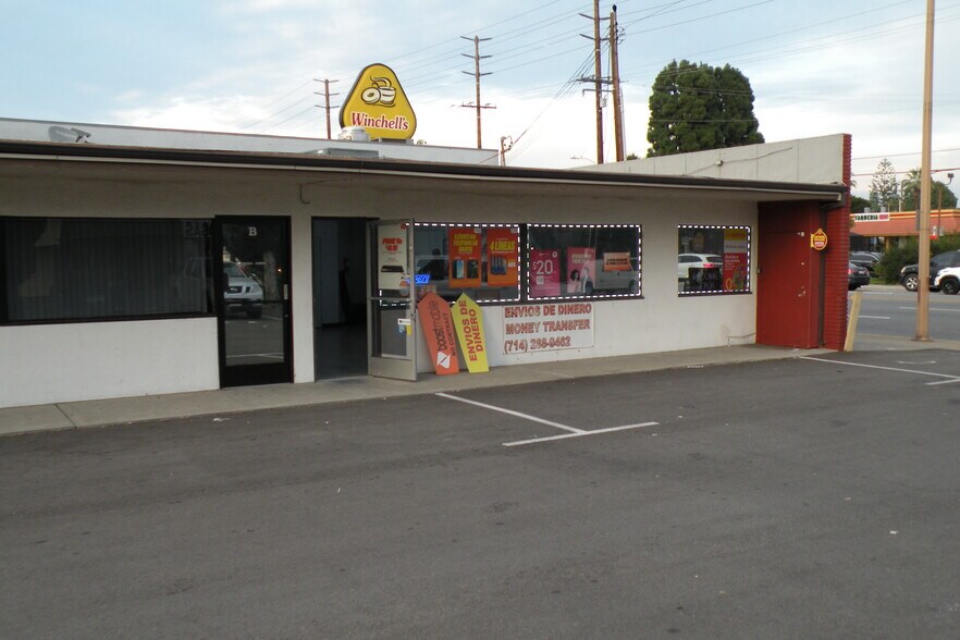 More Photos Of 260 N Tustin St, Orange Unknown For Lease