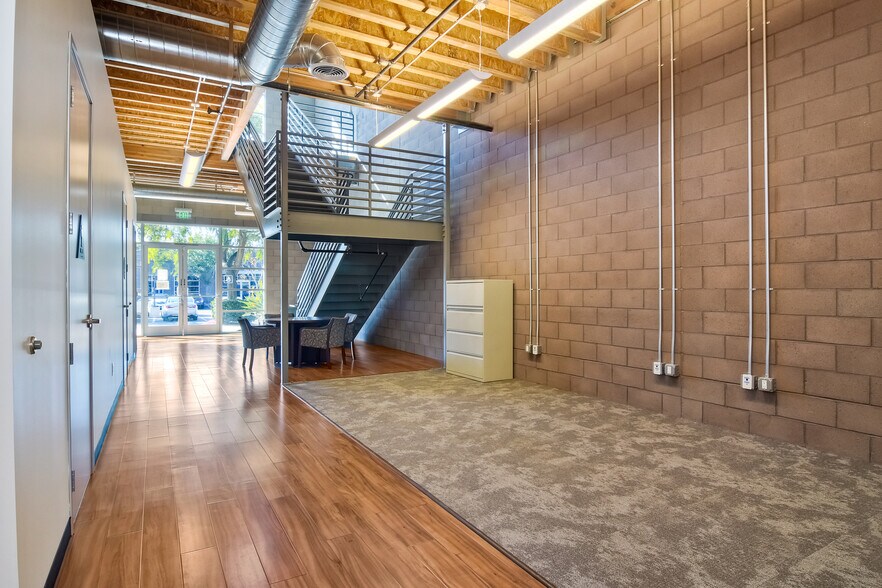 More Photos Of 2540-2546 Gateway Rd, Carlsbad Unknown For Lease