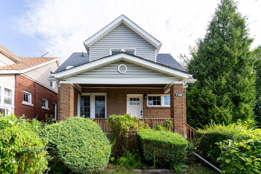 Primary Photo Of 738 Brock St, Windsor Multifamily For Sale