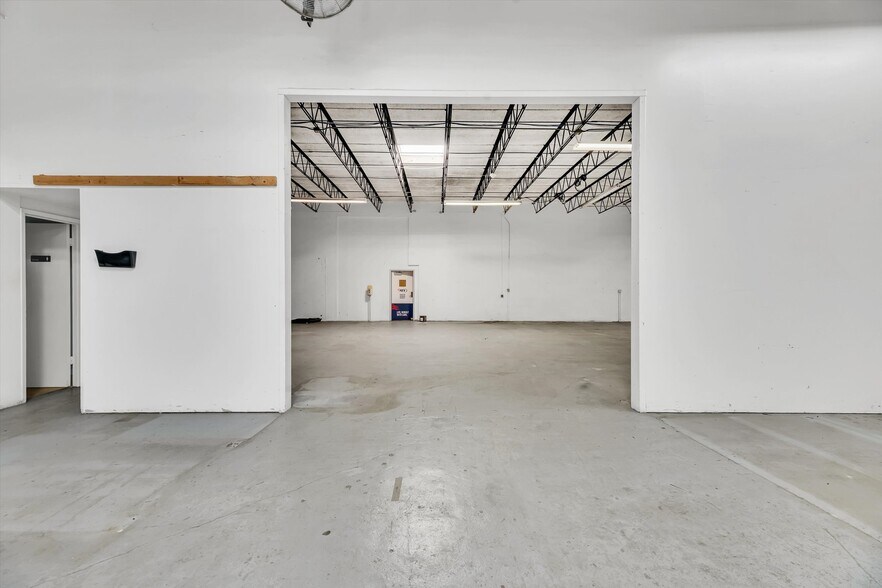More Photos Of 224 NE 32nd Ct, Oakland Park Warehouse For Sale