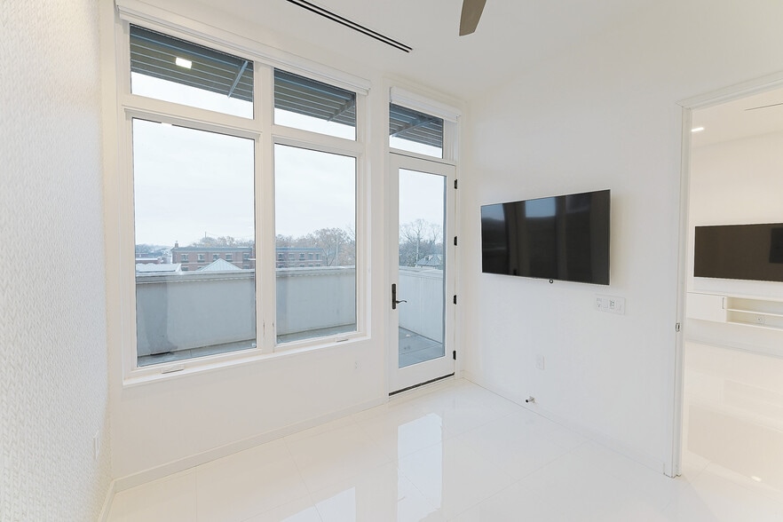 More Photos Of 400 S Old Woodward Ave, Birmingham Apartments For Sale