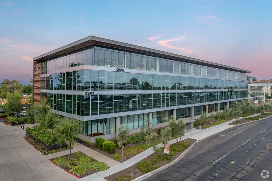 More Photos Of 2801 E Camelback Rd, Phoenix Coworking Space