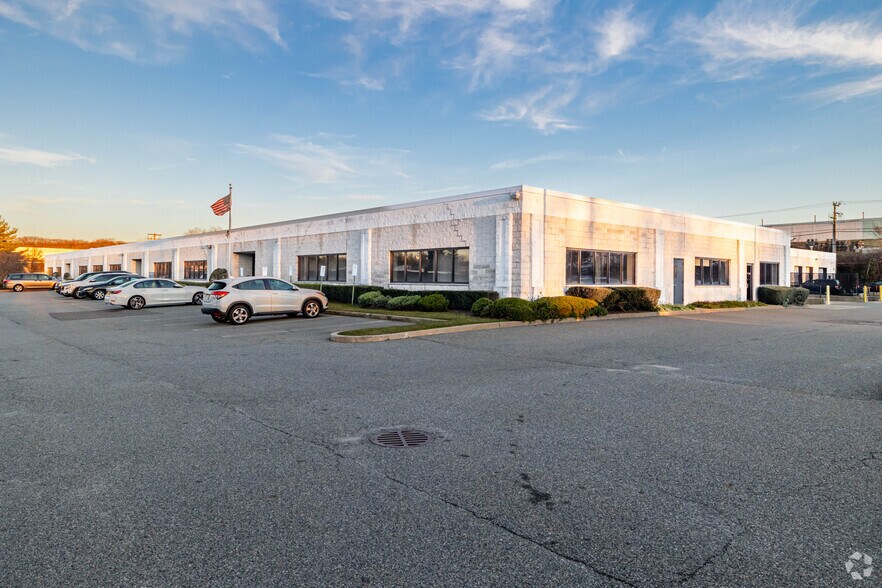 Primary Photo Of 55 W Ames Ct, Plainview Research And Development For Lease