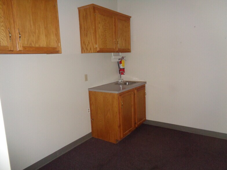 More Photos Of 3903-3913 S Lynn Ct, Independence Office For Sale