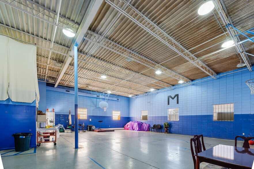 More Photos Of 338 Hazel St, Poplar Bluff Showroom For Sale