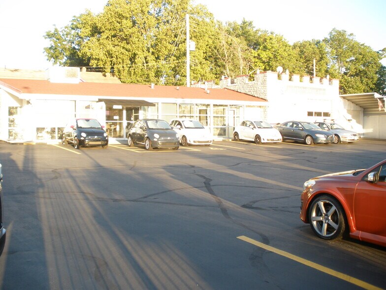 More Photos Of 1109-1111 Westport Rd, Kansas City Auto Dealership For Sale