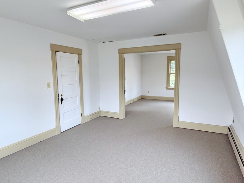 More Photos Of 194-196 New London Tpke, Glastonbury Office For Sale