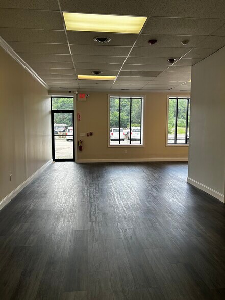 More Photos Of 7610 Post Rd, North Kingstown Freestanding For Lease